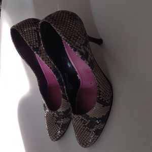 Beautiful shoes by Isaac Mizrahi☘️🌼🍀